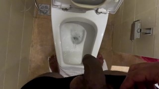 スローモーションで放尿する大きなBlackコック|BBC Pee 4k