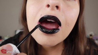Gedomineerd door Black lippenstift Kisses ft Sydney Screams