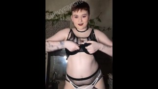 танцую свою одежду - распутный похотливый стриптиз