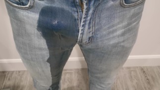 Can't hold it anymore. Pee in my jeans | horsengine