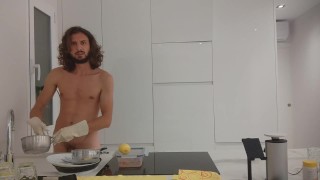 Lavar pratos à mão na cozinha