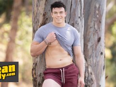 SEAN CODY - Tall & Muscular Hunk Clark Reid Loves Masturbating In Front Of The Camera