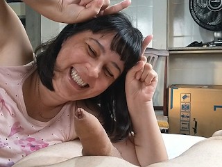 Minha Esposa me Masturba Enquanto Ela Fala Sacanagem Sobre Eu Ser Um Corno do Pau Pequeno