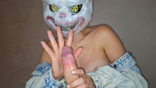 +18 Злой зайчик дрочит свой член на Хэллоуин, пока он не кончит