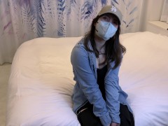 【イッても即挿入/噴水潮吹き】結合部丸見えな体位♡ 高速ピストンされた美人妻が大量潮吹き!! イカされる→即挿入→イカされる...の快楽ループSEX♡　個人撮影 人妻 NTR 素人 ハメ撮り 日本人 - Screenshot 2 of 16 - 人妻