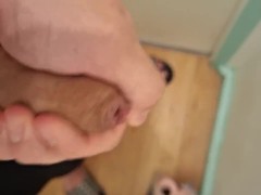 Masturbation dans les toilettes 🚻