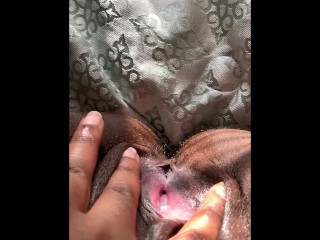 Дразню тебя своей красивой розовой киской