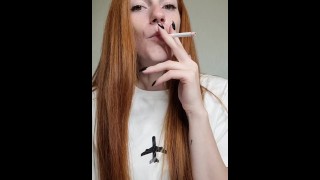Garota fumando