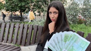 Eine naive Geschäftsfrau kam zum Casting und wurde für Geld hart gefickt