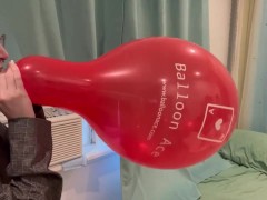 Blowing up a 14’’ Belbal Balloon until it POPS!