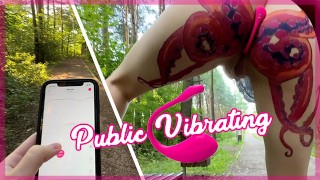 Publieke durf - stiefzus loopt door het park zonder slipje en met een lovense vibrator in poesje