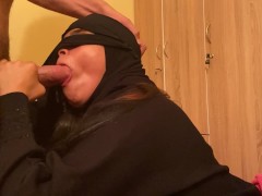 زوجي جابلي صاحبو ينيكني وهو قاعد يشلخعلينا - Screenshot 3 of 16 - Porno Francais