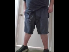 Bathroom locked - Screenshot 15 of 16 - Pee