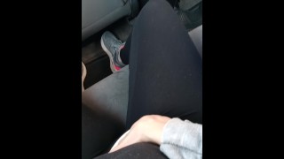 Jugando con mi vagina en un taxi