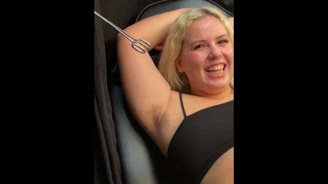 Lesbian first date: coochie piercing edition