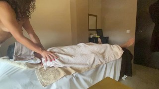 Massage relaxant complet sur un étirement