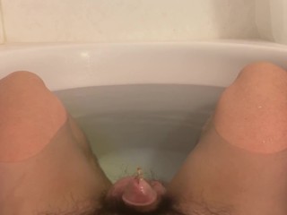 Peeeee into the Bath