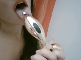 Хочешь вот так отсосать свой член?