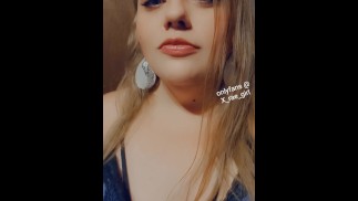 美丽的 bbw 熟女山雀掉落性感蓝色内衣