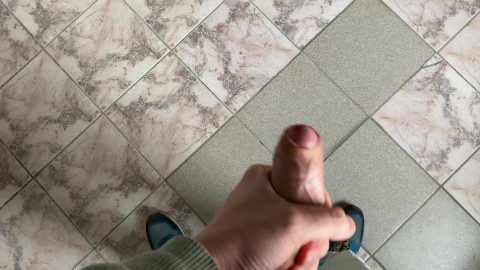 I jerk off in the office public toilet and cum in the sink