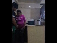 Empleada follando y mamando cuando lava los platos sucios, Casi nos descubre mi Esposa