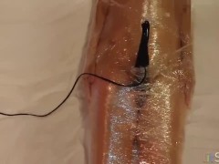 【拘束、放置プレイ!!】ラップでグルグル巻き。デンマを永遠に当て続ける。※イキ過ぎて痙攣してます。 - Screenshot 1 of 16 - Pervert