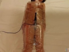 【拘束、放置プレイ!!】ラップでグルグル巻き。デンマを永遠に当て続ける。※イキ過ぎて痙攣してます。 - Screenshot 3 of 16 - Lewd