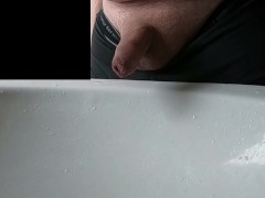 That Guy takes a Big Piss in Sink