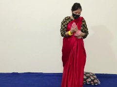Hot Indian Fucking Pussy By Huge Dildo in Beautiful Saree