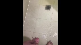 Pis in de douche