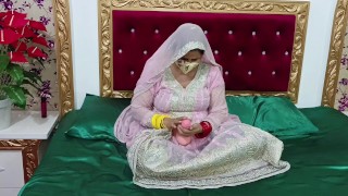 Increíble Hot hindi novia sexo con consolador en la noche de bodas
