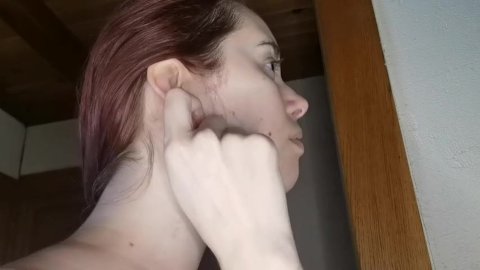 fétichiste des oreilles, admire mes lobes