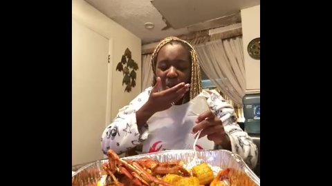 Alliyah Alecia Eating Show: Eats SeafoodBoil Mukbang (Snow Crab Legs , Corn, Potatoes, Shrimp) *YUM*