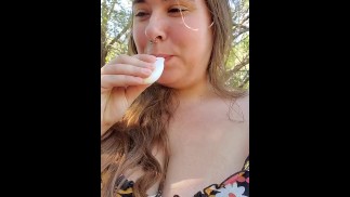 在树林里吸烟漫步！无音频