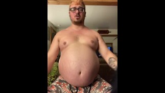 Erster POV: Aufgedunsener Freund vom Land kommt von einer Nacht mit den Jungs nach Hause
