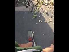 Мастурбация - это не преступление! Летом можно и нужно дрочить где угодно. Дрочка на крыше панельки) - Screenshot 4 of 16 - Мастурбация