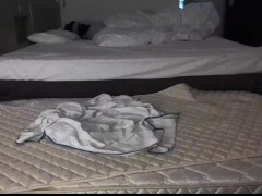 夫が寝ている横で他の男とサイレントセックス。喘ぎ声をおしころして絶頂 - Screenshot 16 of 16 - バック