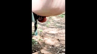 ¡Haciendo que mi puta femboy orinara Exposed afuera en un Park público para tu Pleasure!