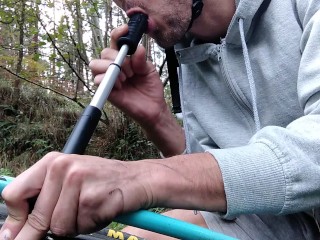 Мое велосипедное колесо прокололось, и мне пришлось сделать отличный минет насосу! Незнакомец меня у