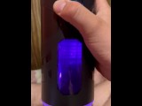 Maquina que hace garganta profunda lo chupa bien rico y fuerte, explosión de leche al final del vide