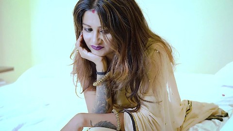 India Super Star puta cachonda Sudipa actuando como sirvienta cachonda necesita sexo