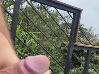 Большая выпуклость члена @ публичный фетиш \ эксибиционист