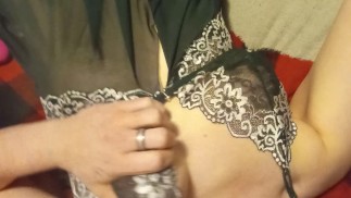 Доброе утро, соло играю в мастурбацию с моей тугой розовой сочной киской