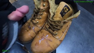 14 cumshots op Docker Boots