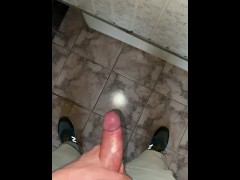 I jerk off in a public toilet and cum anywhere 😊