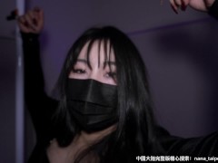 穿著黑絲筒襪高跟鞋，束縛綑綁舔腳，綁上雙手雙腿插入，最後濃精射滿整個小穴 1/16