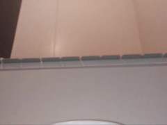 【手コキ＆靴下】「靴下履いたままシコるってほんとに気持ちいいの？」って思ってました。今までは… - Screenshot 2 of 16 - ザー汁