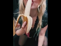 Deep bananosthroat