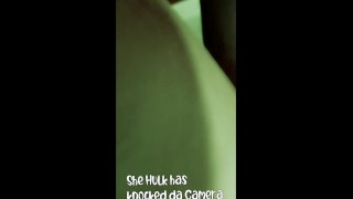 Slechterik Black lul maakt she-hulk groene cream en orgasme