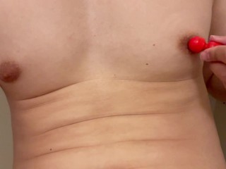 バイブで両乳首攻め